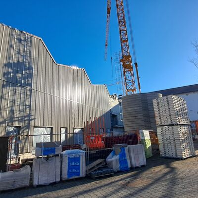 Bild vergrößern: Fasssade April 2023