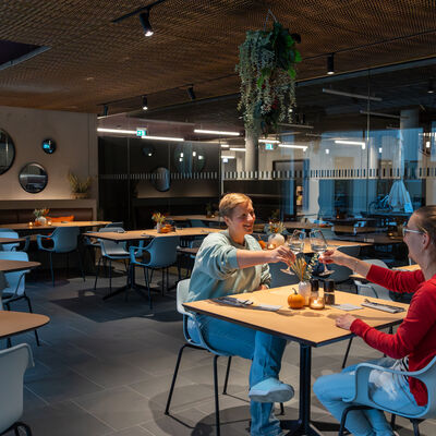 Bild vergrößern: nebenan Gastronomie